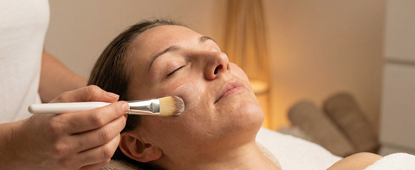 Sanfte Hautpflege-Behandlung für natürliche Schönheit